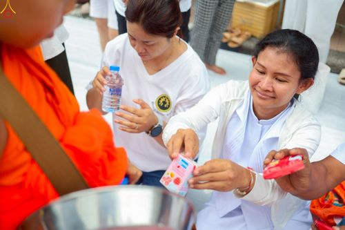 ภาพ No.237145:วันอาทิตย์ที่ 10 สิงหาคม พ.ศ. 2568 มหาสังฆทานครั้งยิ่งใหญ่ ตักบาตรพระ 10,000 รูป ถ.นิพัทธ์อุทิศ 3 ใจกลางนครหาดใหญ่ จ.สงขลา (ชุดที่ 2)