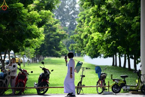 ภาพ No.149990:พิธีตักบาตร , พิธีปฎิบัติธรรม , พิธีถวายภัตตาหารเมนูสวรรค์ ในพรรษาแห่งการเข้าถึงธรรม วันธรรมชัย วันอังคารที่ 27 สิงหาคม พ.ศ.2567 ณ สภาธรรมกายสากล วัดพระธรรมกาย