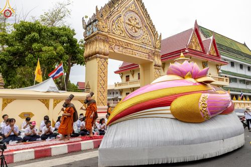 ภาพ No.128283:พิธีอัญเชิญพระบรมสารีริกธาตุ " ใจกลางเมืองนครหาดใหญ่ " เพื่อประดิษฐาน ณ มหารัตนเจดีย์สิริปทุมสวรรค์ (เจดีย์อริยพุทธะ 5 พระองค์) ศูนย์ปฏิบัติธรรมภาคใต้ อ.บางกล่ำ จ.สงขลา  วันที่ 9 มีนาคม พ.ศ.2567 (ชุดที่ 1)