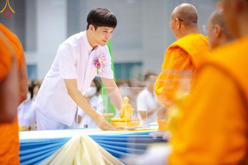 ภาพ No.159563:สัมมนาพิเศษและพิธีมอบองค์พระธรรมกาย 2,000 องค์ ณ ห้องแก้วสารพัดนึก 1 วัดพระธรรมกาย วันอาทิตย์ต้นเดือนที่ 6 ตุลาคม พ.ศ. 2567