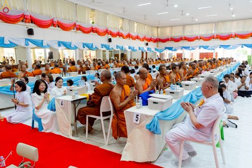 ภาพ No.233613:วันจันทร์ที่ 7 กรกฎาคม พ.ศ. 2568 จังหวัดบุรีรัมย์รวมใจ สัมมนาคณะสงฆ์ เพื่อฟื้นฟูพระพุทธศาสนา  โครงการทอดกฐินสามัคคีทั่วไทย 30,000 วัด ประจำปีพุทธศักราช 2568 และพิธีถวายมหาสังฆทาน 300 กว่าวัด โดยคณะศิษยานุศิษย์ บูชาธรรม 81 ปี หลวงพ่อธัมมชโย  ณ วัดกลาง พระ