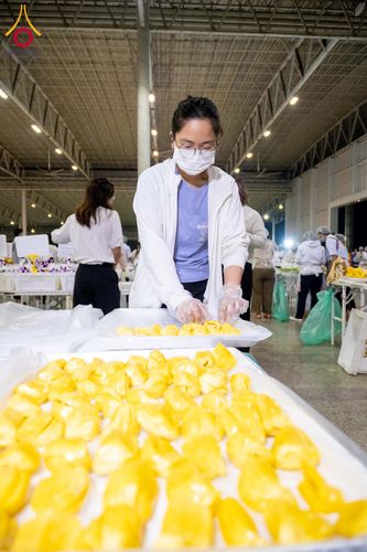 ภาพ No.303462:วันที่ 27 มกราคม พ.ศ. 2569 พิธีถวายภัตตาหารเป็นสังฆทาน แด่พระธรรมยาตรา ณ วัดพระธรรมกาย  จังหวัดปทุมธานี ในโครงการธรรมยาตรา กตัญญูบูชา มหาปูชนียาจารย์ พระมงคลเทพมุนี(สด จนฺทสโร) พระผู้ปราบมาร อนุสรณ์สถาน 7 แห่ง ปีที่ 14