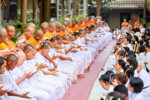 ภาพ No.319799:วันอาทิตย์ที่ 5 เมษายน พ.ศ.2569 พิธีตัดปอยผม และปลงผมนาคธรรมทายาท โครงการบรรพชาและอุปสมบทหมู่ รุ่นบูชาธรรม 82 ปี หลวงพ่อธัมมชโย