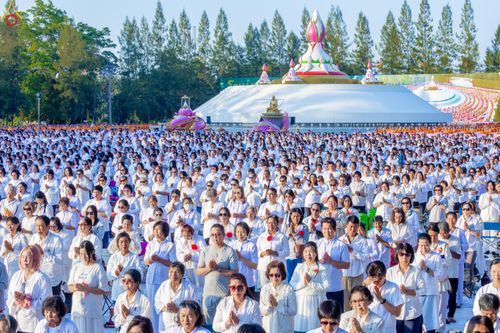 ภาพ No.291951:วันที่ 10 มกราคม พ.ศ. 2569 พิธีจุดประทีปถวายเป็นพุทธบูชา และบูชาธรรมมหาปูชนียาจารย์  ณ อนุสรณ์สถานคลองบางนางแท่น อ.สามพราน จ.นครปฐม ในโครงการธรรมยาตรา กตัญญูบูชา มหาปูชนียาจารย์ พระมงคลเทพมุนี(สด จนฺทสโร) พระผู้ปราบมาร อนุสรณ์สถาน 7 แห่ง ปีที่ 14