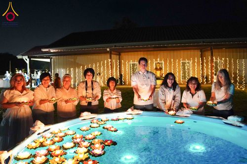 ภาพ No.326125:วันเสาร์ที่ 25 เมษายน พ.ศ.2569 จัดงาน CANDLELIGHT MEDITATION & VIGIL ณ วัดพระธรรมกายเทนเนสซี ประเทศสหรัฐอเมริกา