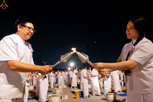 ภาพ No.90301:พิธีจุดประทีป 20,000 ดวง บูชาพระมหาธรรมกายเจดีย์ และบูชาพระมงคลเทพมุนี(สด จนฺทสโร) พระผู้ปราบมาร วันอังคารที่ 10 ตุลาคม พ.ศ. 2566 ณ ลานธรรมพระมหาธรรมกายเจดีย์ วัดพระธรรมกาย จ.ปทุมธานี