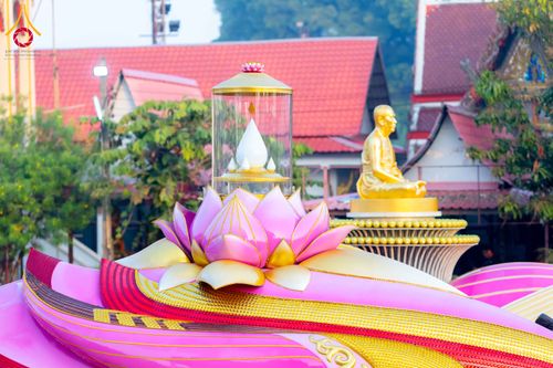 ภาพ No.297395:วันที่ 15 มกราคม พ.ศ.2569 พระธรรมยาตราปฏิบัติธรรมและถ่ายภาพหมู่ประวัติศาสตร์ อนุสรณ์สถานลำดับที่ 4 สถานที่เกิดด้วยกายธรรม  ณ วัดโบสถ์บน ต.บางคูเวียง จ.นนทบุรี ในโครงการธรรมยาตรา กตัญญูบูชา มหาปูชนียาจารย์ พระมงคลเทพมุนี(สด จนฺทสโร) พระผู้ปราบมาร อนุสรณ์ส