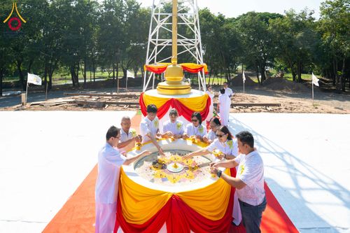 ภาพ No.285802:วันพุธที่ 10 ธันวาคม พ.ศ.2568  พิธีตอกเสาเข็มมงคลต้นสุดท้าย รองรับองค์พระเจดีย์เพื่อสร้างสันติภาพโลก ณ ศูนย์ปฏิบัติธรรมและศูนย์อบรมเยาวชน ชัยนาท