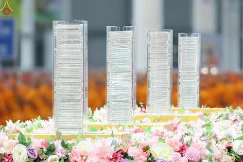 ภาพ No.79031:พิธีวางแผ่นจารึกชื่อ และพิธีวางพวงมาลัยสักการะพระบรมพุทธเจ้า ณ สภาธรรมกายสากล วัดพระธรรมกาย วันที่ 2 เมษายน พ.ศ. 2566