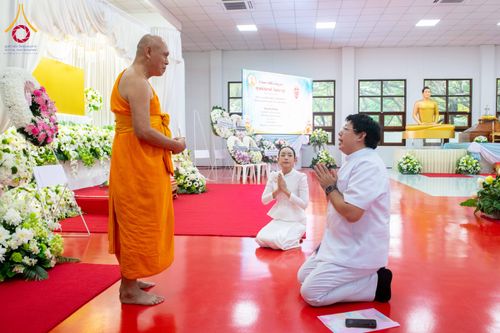 ภาพ No.314399:วันพฤหัสบดีที่ 19 มีนาคม พ.ศ. 2569 พิธีบำเพ็ญกุศล คุณพ่อณรงค์ จินตมากุล โยมบิดา พระครูปลัดรัตนวีรวัฒน์ (รังสฤษดิ์ อิทฺธิจินตโก) ที่ปรึกษาเจ้าคณะจังหวัดปทุมธานี เจ้าอาวาสวัดพระธรรมกาย  ณ ห้องปลูกศรัทธา 2 วัดพระธรรมกาย ปทุมธานี