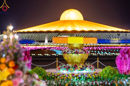 ภาพ No.86486:วันธรรมชัย ปีที่ 55 พิธีทอดผ้าป่ากฐินสมทบครั้งที่1, พิธีเจริญพุทธมนต์ ลูกนิมิตมหาสมบัติฯ พิธีจุดประทีป,พิธีฉลองชัยสวดมนต์บทธัมมจักกัปปวัตนสูตร วันอาทิตย์ที่ 27 สิงหาคม พ.ศ.2566 ณ สภาธรรมกายสากล / มหารัตนวิหารคด วัดพระธรรมกาย