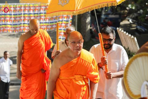 ภาพ No.317807:วันที่ 1 เมษายน พ.ศ. 2569 พิธีสวดธัมมจักกัปปวัตตนสูตรนานาชาติ ในวันพระใหญ่ ขึ้น 15 ค่ำ เดือน 5 (Poya Day)  ณ ศรีธรรมนันทะปิริเวนะ เเละ  วัดวิมลวิหาร นาวละ ประเทศศรีลังกา