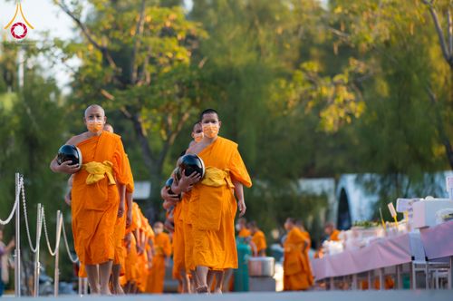 ภาพ No.292694:วันที่ 12 มกราคม พ.ศ. 2569 พิธีถวายภัตตาหารเป็นสังฆทาน แด่พระธรรมยาตรา ณ อนุสรณ์สถานมหาวิหารพระมงคลเทพมุนี (โลตัสแลนด์) อ.สองพี่น้อง จ.สุพรรณบุรี ในโครงการธรรมยาตรา กตัญญูบูชา มหาปูชนียาจารย์ พระมงคลเทพมุนี(สด จนฺทสโร) พระผู้ปราบมาร อนุสรณ์สถาน 7 แห่ง ปี