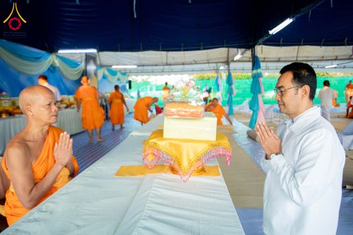 ภาพ No.290822:วันที่ 9 มกราคม พ.ศ. 2569 พิธีถวายภัตตาหารเป็นสังฆทาน แด่พระธรรมยาตรา ณ อนุสรณ์สถานคลองบางนางแท่น อ.สามพราน จ.นครปฐม ในโครงการธรรมยาตรา กตัญญูบูชา มหาปูชนียาจารย์ พระมงคลเทพมุนี(สด จนฺทสโร) พระผู้ปราบมาร อนุสรณ์สถาน 7 แห่ง ปีที่ 14