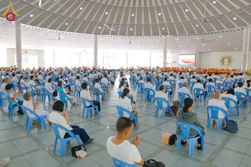 ภาพ No.315460:วันที่ 21 มีนาคม พ.ศ. 2569 พิธีถวายภัตตาหารเมนูสวรรค์ เพื่อการบรรลุธรรม ณ หอฉันคุณยายอาจารย์ฯ วัดพระธรรมกาย