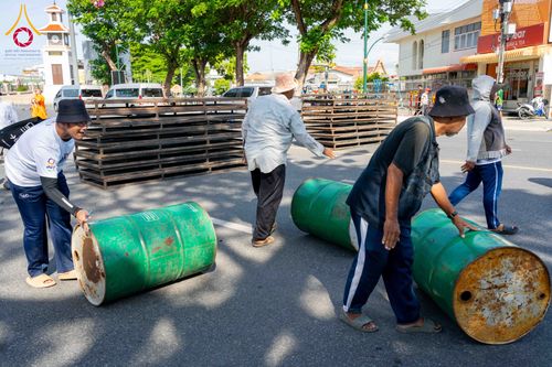 ภาพ No.329446:วันอาทิตย์ที่ 24 พฤษภาคม พ.ศ. 2569 พิธีตักบาตรพระ 1,000 รูป เพื่อถวายเป็นพุทธบูชาในเทศกาลวิสาขบูชาโลก และ ถวายเป็นพระราชกุศล  ณ ลานศิลปวัฒนธรรม เมืองปัตตานี จ.ปัตตานี