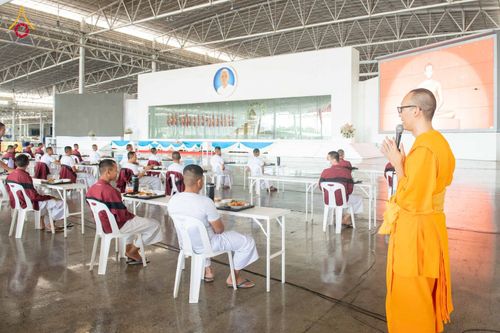 ภาพ No.350063:วันที่ 17-18 กันยายน พ.ศ. 2569 โครงการบรรพชาพัฒนาคุณธรรม จริยธรรม สำหรับนักเรียนนายสิบตำรวจ (นสต.) รุ่นที่ 16 ศูนย์ฝึกอบรมตำรวจภูธรภาค 1  ได้จัดกิจกรรม ณ สภาธรรมกายสากล ห้องแก้ว2