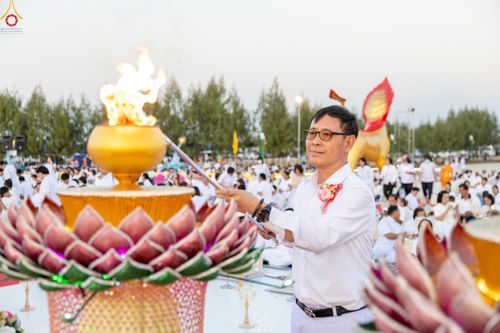 ภาพ No.302149:วันที่ 23 มกราคม พ.ศ. 2569 พิธีจุดประทีปธรรมถวายเป็นพุทธบูชา (ภาพชุดที่ 2) และบูชาธรรมมหาปูชนียาจารย์  ณ อนุสรณ์สถานลำดับที่ 5 สถานที่เผยแผ่วิชชาธรรมกายครั้งแรก อนุสรณ์สถานบางปลา วัดบางปลา อำเภอบางเลน จังหวัดนครปฐม ในโครงการธรรมยาตรา กตัญญูบูชา มหาปูชนีย