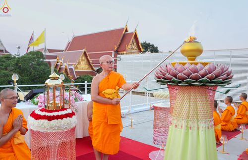 ภาพ No.302865:วันที่ 24 มกราคม พ.ศ. 2569 พิธีจุดประทีปธรรมถวายเป็นพุทธบูชา  และบูชาธรรมมหาปูชนียาจารย์  ณ อาคารธรรมยาตรา กตัญญูบูชามหาปูชนียาจารย์  ตรงข้ามวัดปากน้ำภาษีเจริญ จ.กรุงเทพมหานคร ในโครงการธรรมยาตรา กตัญญูบูชา มหาปูชนียาจารย์ พระมงคลเทพมุนี(สด จนฺทสโร) พระผู