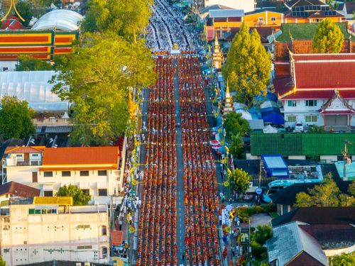 ภาพ No.311193:วันเสาร์ที่ 28 กุมภาพันธ์ พ.ศ. 2569 พิธีตักบาตรพระมหากุศล 11,250 รูป เฉลิมฉลอง 1,250 ปีศรีธรรมราชเจดีย์ สู่มรดกโลก ณ ถนนราชดำเนิน บริเวณหน้าวัดพระมหาธาตุวรมหาวิหาร อ.เมือง จ.นครศรีธรรมราช