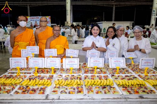 ภาพ No.303983:วันที่ 28 มกราคม พ.ศ. 2569 พิธีถวายภัตตาหารเป็นสังฆทาน แด่พระธรรมยาตรา ณ วัดพระธรรมกาย  จังหวัดปทุมธานี ในโครงการธรรมยาตรา กตัญญูบูชา มหาปูชนียาจารย์ พระมงคลเทพมุนี(สด จนฺทสโร) พระผู้ปราบมาร อนุสรณ์สถาน 7 แห่ง ปีที่ 14