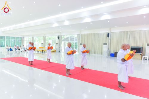 ภาพ No.285145:วันเสาร์ที่ 6 ธันวาคม พ.ศ.2568  พิธีอุปสมบทธรรมทายาท โครงการบรรพชาอุปสมบทหมู่  รุ่นบูชาธรรมมหาปูชนียาจารย์ ประจำปี 2568 ศูนย์ปฏิบัติธรรมและศูนย์อบรมเยาวชนเพชรบุรี อ.ท่ายาง จ.เพชรบุรี ณ วัดศีลคุณาราม อ.เขาย้อย เพชรบุรี