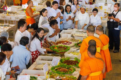 ภาพ No.306124:วันที่ 30 มกราคม พ.ศ. 2569 พิธีถวายภัตตาหารเป็นสังฆทาน แด่พระธรรมยาตรา ณ วัดพระธรรมกาย  จังหวัดปทุมธานี ในโครงการธรรมยาตรา กตัญญูบูชา มหาปูชนียาจารย์ พระมงคลเทพมุนี(สด จนฺทสโร) พระผู้ปราบมาร อนุสรณ์สถาน 7 แห่ง ปีที่ 14