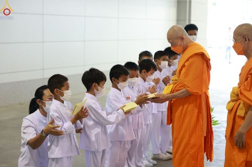 ภาพ No.84662:พิธีบรรจุพระบรมสารีริกธาตุภายในเกตุดอกบัวตูม องค์พระประธาน ณ ห้องแก้วสารพัดนึก 2 วัดพระธรรมกาย ในวันอาสาฬหบูชา อังคารที่ 1 สิงหาคม พ.ศ.2566