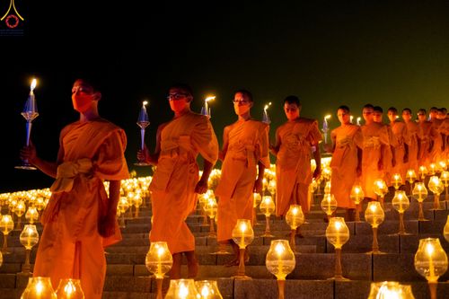 ภาพ No.90272:พิธีจุดประทีป 20,000 ดวง บูชาพระมหาธรรมกายเจดีย์ และบูชาพระมงคลเทพมุนี(สด จนฺทสโร) พระผู้ปราบมาร วันอังคารที่ 10 ตุลาคม พ.ศ. 2566 ณ ลานธรรมพระมหาธรรมกายเจดีย์ วัดพระธรรมกาย จ.ปทุมธานี