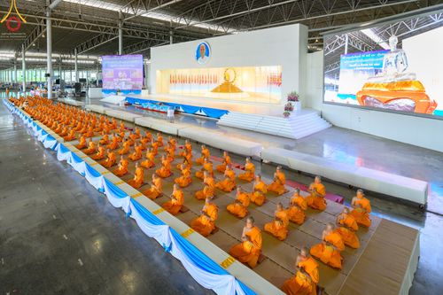 ภาพ No.51946:ประมวลภาพพิธีกฐินสัมฤทธิ์ ปีที่ 15 และกฐินสมทบ วัดกัลยาณมิตรทั้งภายในและต่างประเทศ ปีที่ 5