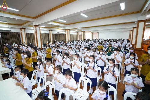 ภาพ No.49802:ประมวลภาพพิธีมอบทุนการศึกษา นักเรียนนักศึกษา-พระภิกษุผู้สอบได้ ป.ธ. 3, 6, 9 สำนักเรียนคณะสงฆ์ปทุมฯ ประจำปี 2565 ณ วัดเขียนเขตพระอารามหลวง จ.ปทุมธานี