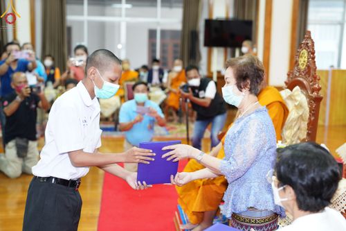 ภาพ No.49801:ประมวลภาพพิธีมอบทุนการศึกษา นักเรียนนักศึกษา-พระภิกษุผู้สอบได้ ป.ธ. 3, 6, 9 สำนักเรียนคณะสงฆ์ปทุมฯ ประจำปี 2565 ณ วัดเขียนเขตพระอารามหลวง จ.ปทุมธานี