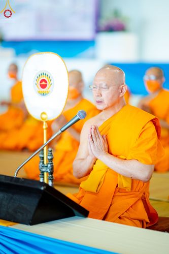 ภาพ No.51950:ประมวลภาพพิธีกฐินสัมฤทธิ์ ปีที่ 15 และกฐินสมทบ วัดกัลยาณมิตรทั้งภายในและต่างประเทศ ปีที่ 5