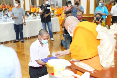 ภาพ No.49803:ประมวลภาพพิธีมอบทุนการศึกษา นักเรียนนักศึกษา-พระภิกษุผู้สอบได้ ป.ธ. 3, 6, 9 สำนักเรียนคณะสงฆ์ปทุมฯ ประจำปี 2565 ณ วัดเขียนเขตพระอารามหลวง จ.ปทุมธานี