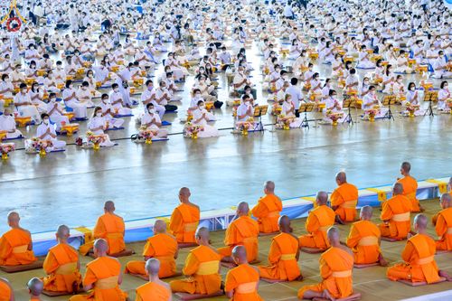 ภาพ No.51952:ประมวลภาพพิธีกฐินสัมฤทธิ์ ปีที่ 15 และกฐินสมทบ วัดกัลยาณมิตรทั้งภายในและต่างประเทศ ปีที่ 5