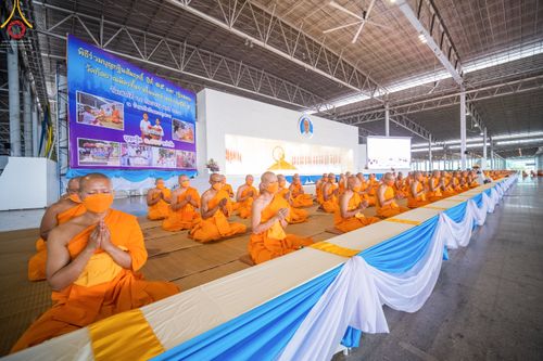 ภาพ No.51960:ประมวลภาพพิธีกฐินสัมฤทธิ์ ปีที่ 15 และกฐินสมทบ วัดกัลยาณมิตรทั้งภายในและต่างประเทศ ปีที่ 5