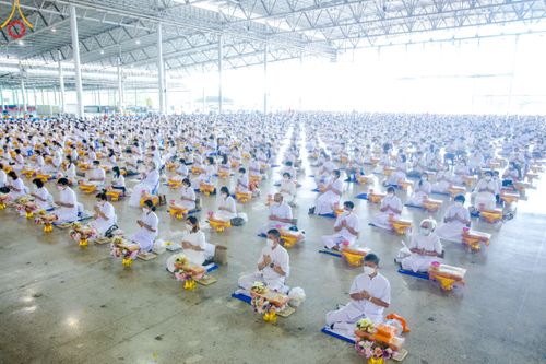 ภาพ No.51958:ประมวลภาพพิธีกฐินสัมฤทธิ์ ปีที่ 15 และกฐินสมทบ วัดกัลยาณมิตรทั้งภายในและต่างประเทศ ปีที่ 5