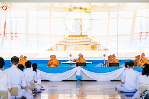 ภาพ No.51961:ประมวลภาพพิธีกฐินสัมฤทธิ์ ปีที่ 15 และกฐินสมทบ วัดกัลยาณมิตรทั้งภายในและต่างประเทศ ปีที่ 5