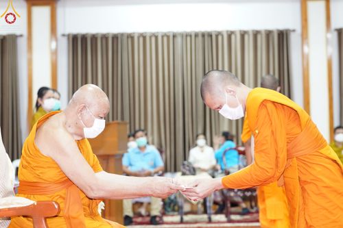 ภาพ No.49815:ประมวลภาพพิธีมอบทุนการศึกษา นักเรียนนักศึกษา-พระภิกษุผู้สอบได้ ป.ธ. 3, 6, 9 สำนักเรียนคณะสงฆ์ปทุมฯ ประจำปี 2565 ณ วัดเขียนเขตพระอารามหลวง จ.ปทุมธานี