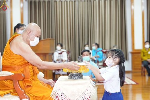 ภาพ No.49816:ประมวลภาพพิธีมอบทุนการศึกษา นักเรียนนักศึกษา-พระภิกษุผู้สอบได้ ป.ธ. 3, 6, 9 สำนักเรียนคณะสงฆ์ปทุมฯ ประจำปี 2565 ณ วัดเขียนเขตพระอารามหลวง จ.ปทุมธานี