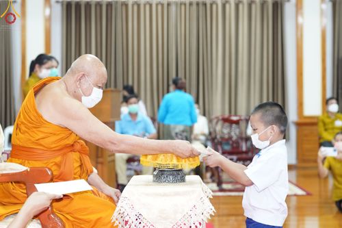 ภาพ No.49818:ประมวลภาพพิธีมอบทุนการศึกษา นักเรียนนักศึกษา-พระภิกษุผู้สอบได้ ป.ธ. 3, 6, 9 สำนักเรียนคณะสงฆ์ปทุมฯ ประจำปี 2565 ณ วัดเขียนเขตพระอารามหลวง จ.ปทุมธานี