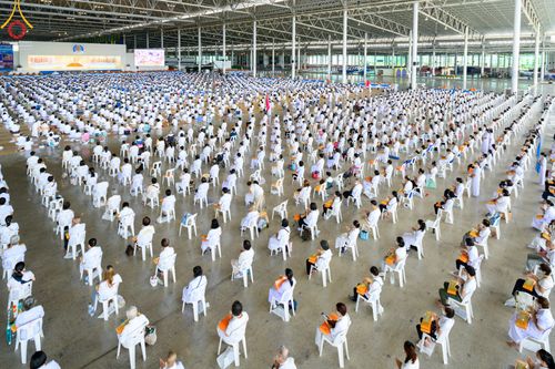 ภาพ No.51964:ประมวลภาพพิธีกฐินสัมฤทธิ์ ปีที่ 15 และกฐินสมทบ วัดกัลยาณมิตรทั้งภายในและต่างประเทศ ปีที่ 5