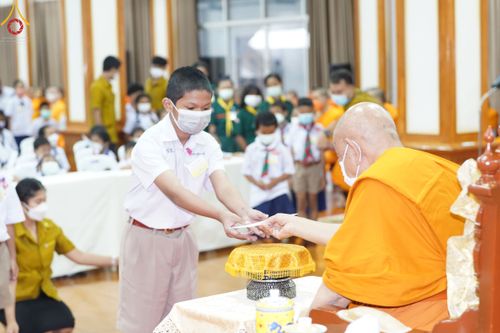 ภาพ No.49819:ประมวลภาพพิธีมอบทุนการศึกษา นักเรียนนักศึกษา-พระภิกษุผู้สอบได้ ป.ธ. 3, 6, 9 สำนักเรียนคณะสงฆ์ปทุมฯ ประจำปี 2565 ณ วัดเขียนเขตพระอารามหลวง จ.ปทุมธานี