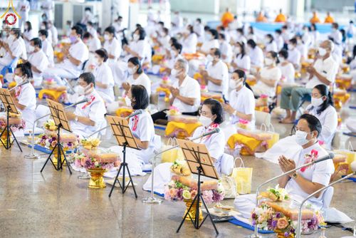 ภาพ No.51965:ประมวลภาพพิธีกฐินสัมฤทธิ์ ปีที่ 15 และกฐินสมทบ วัดกัลยาณมิตรทั้งภายในและต่างประเทศ ปีที่ 5