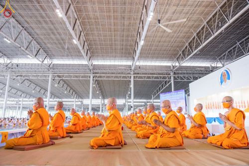 ภาพ No.51971:ประมวลภาพพิธีกฐินสัมฤทธิ์ ปีที่ 15 และกฐินสมทบ วัดกัลยาณมิตรทั้งภายในและต่างประเทศ ปีที่ 5