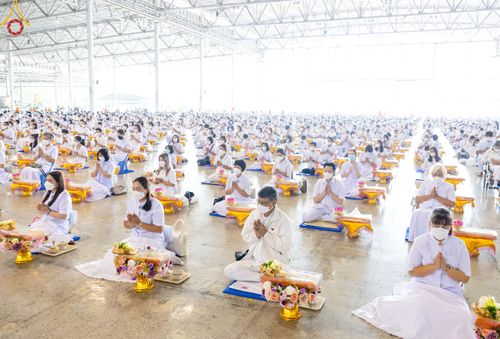 ภาพ No.51969:ประมวลภาพพิธีกฐินสัมฤทธิ์ ปีที่ 15 และกฐินสมทบ วัดกัลยาณมิตรทั้งภายในและต่างประเทศ ปีที่ 5