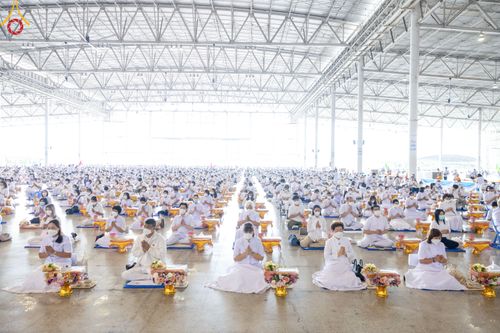 ภาพ No.51970:ประมวลภาพพิธีกฐินสัมฤทธิ์ ปีที่ 15 และกฐินสมทบ วัดกัลยาณมิตรทั้งภายในและต่างประเทศ ปีที่ 5