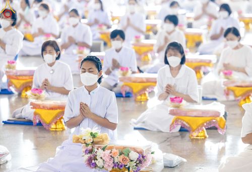 ภาพ No.51973:ประมวลภาพพิธีกฐินสัมฤทธิ์ ปีที่ 15 และกฐินสมทบ วัดกัลยาณมิตรทั้งภายในและต่างประเทศ ปีที่ 5