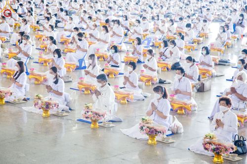 ภาพ No.51974:ประมวลภาพพิธีกฐินสัมฤทธิ์ ปีที่ 15 และกฐินสมทบ วัดกัลยาณมิตรทั้งภายในและต่างประเทศ ปีที่ 5