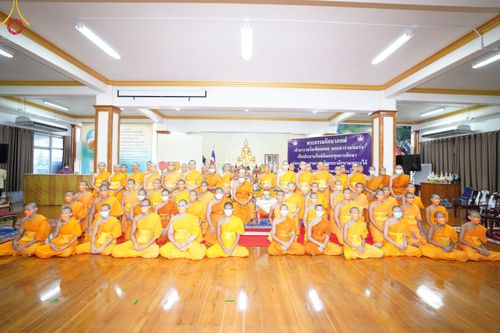 ภาพ No.49828:ประมวลภาพพิธีมอบทุนการศึกษา นักเรียนนักศึกษา-พระภิกษุผู้สอบได้ ป.ธ. 3, 6, 9 สำนักเรียนคณะสงฆ์ปทุมฯ ประจำปี 2565 ณ วัดเขียนเขตพระอารามหลวง จ.ปทุมธานี